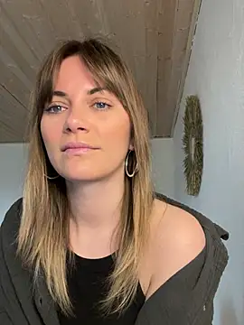 Snapshot of Milla__one chatting on 03-11-25, 08:20 Milla one online show from 03-11-25, 08:20