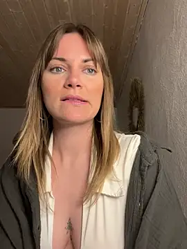 Snapshot of Milla__one chatting on 03-11-25, 05:13 Milla one online show from 03-11-25, 05:13