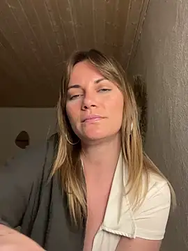 Snapshot of Milla__one chatting on 03-11-25, 08:20 Milla one online show from 03-11-25, 08:20