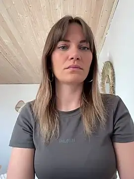 Snapshot of Milla__one chatting on 03-18-25, 03:31 Milla one online show from 03-18-25, 03:31