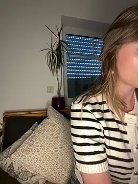 Snapshot of Milla__one chatting on 03-19-25, 04:24 Milla one online show from 03-19-25, 04:24