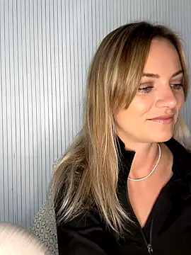 Snapshot of Milla__one chatting on 09-10-25, 09:31 Milla one online show from 09-10-25, 09:31