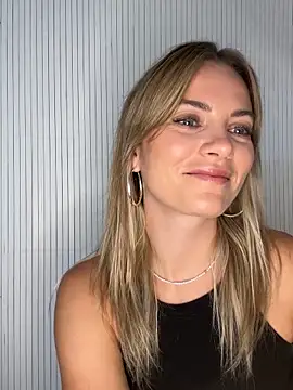 Snapshot of Milla__one chatting on 09-15-25, 07:52 Milla one online show from 09-15-25, 07:52