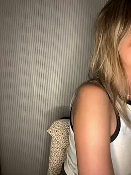 Snapshot of Milla__one chatting on 09-19-25, 07:14 Milla one online show from 09-19-25, 07:14