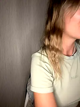 Snapshot of Milla__one chatting on 09-20-25, 08:21 Milla one online show from 09-20-25, 08:21