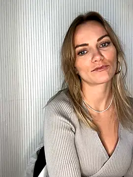 Snapshot of Milla__one chatting on 09-22-25, 10:39 Milla one online show from 09-22-25, 10:39