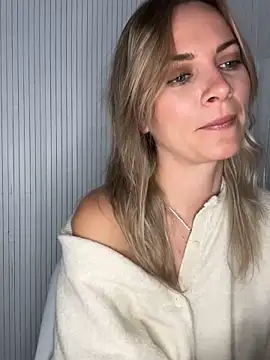 Snapshot of Milla__one chatting on 10-15-25, 07:41 Milla one online show from 10-15-25, 07:41