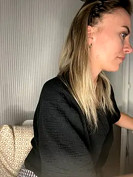 Snapshot of Milla__one chatting on 10-19-25, 06:08 Milla one online show from 10-19-25, 06:08