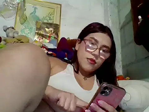 Snapshot of dafne19_ chatting on 02-19-25, 03:50 dafne19 online show from 02-19-25, 03:50