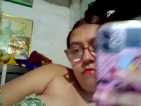 Snapshot of dafne19_ chatting on 02-21-25, 05:56 dafne19 online show from 02-21-25, 05:56