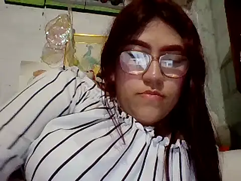 Snapshot of dafne19_ chatting on 03-13-25, 02:27 dafne19 online show from 03-13-25, 02:27