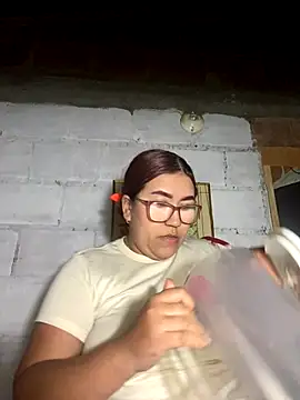 Snapshot of dafne19_ chatting on 10-11-25, 05:17 dafne19 online show from 10-11-25, 05:17