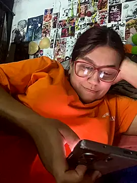 Snapshot of dafne19_ chatting on 10-18-25, 05:32 dafne19 online show from 10-18-25, 05:32