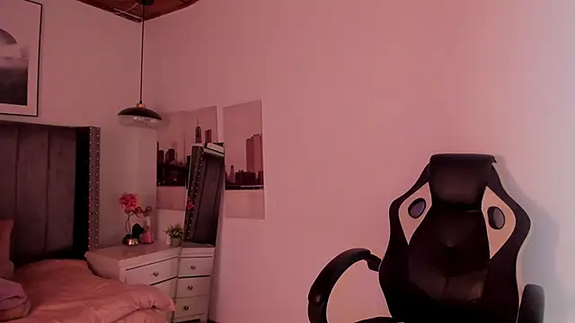 Alaia Cute online show from 12-19-24, 02:34