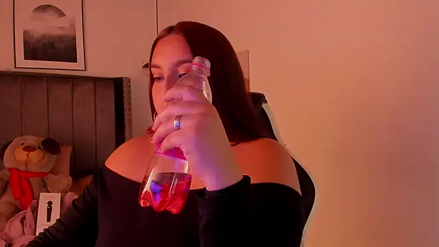 Alaia Cute online show from 12-19-24, 05:40