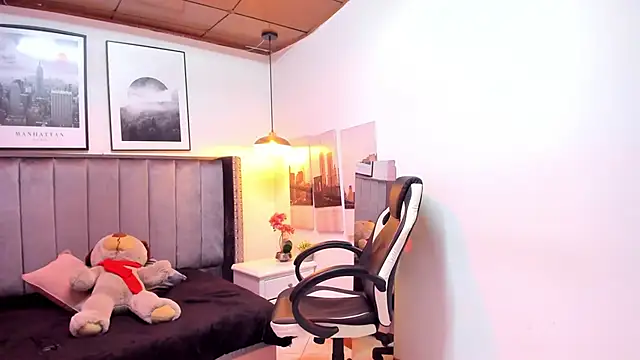 Alaia Cute online show from 01-17-25, 06:33