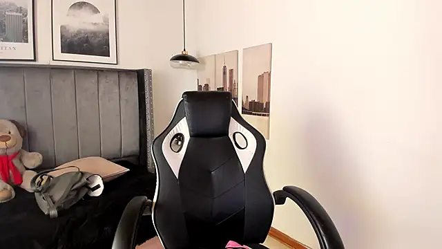 Alaia Cute online show from 02-11-25, 02:57