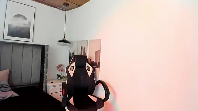 Alaia Cute online show from 02-14-25, 01:23