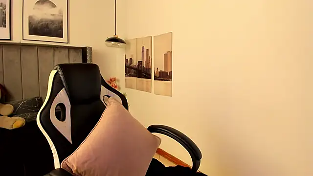 Alaia Cute online show from 03-10-25, 03:01