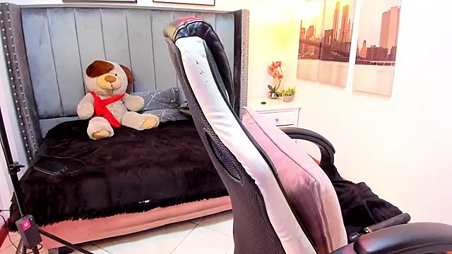 Alaia Cute online show from 03-11-25, 08:52