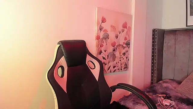 Alaia Cute online show from 10-03-25, 03:03