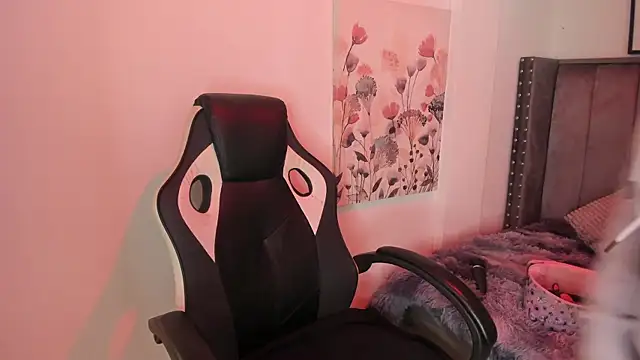 Alaia Cute online show from 12-19-25, 03:13