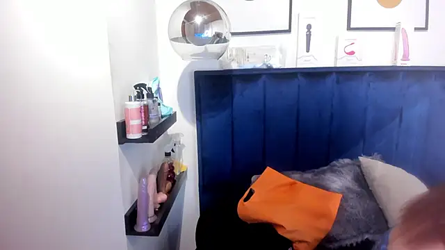 Alaia Cute online show from 04-10-26, 03:12