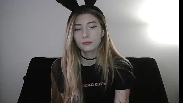 ErikaShyy online show from 12-18-25, 11:16