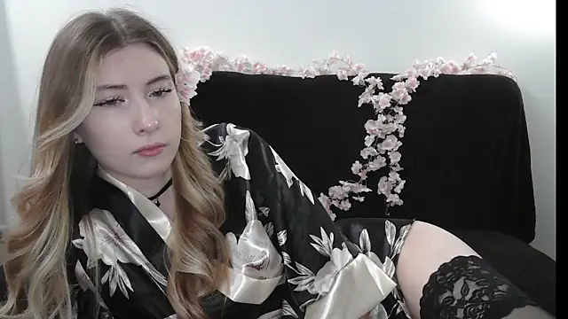 ErikaShyy online show from 04-22-26, 12:07