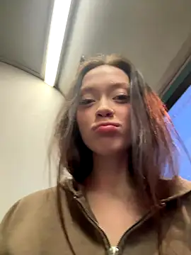 Sophie Avory online show from 10-19-25, 03:12