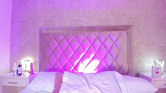 LiaFlowers online show from 01-21-25, 04:21