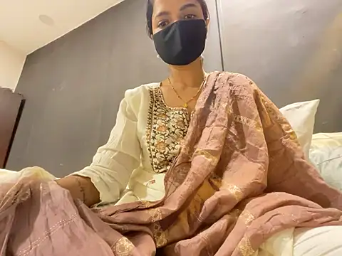 Snapshot of MaYaa__11 chatting on 03-09-25, 06:00 MaYaa 11 online show from 03-09-25, 06:00