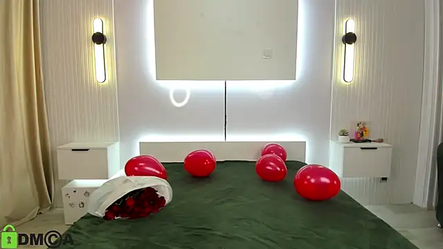 Snapshot of Lola_Peach chatting on 02-14-25, 06:12 Lola Peach online show from 02-14-25, 06:12