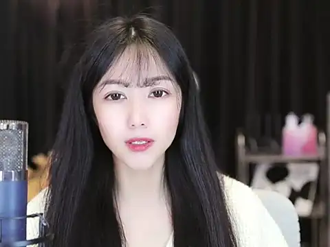 Snapshot of Nuyoah-77 chatting on 12-18-24, 03:55 Nuyoah-77 online show from 12-18-24, 03:55