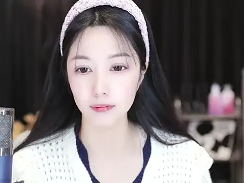 Snapshot of Nuyoah-77 chatting on 12-21-24, 04:14 Nuyoah-77 online show from 12-21-24, 04:14