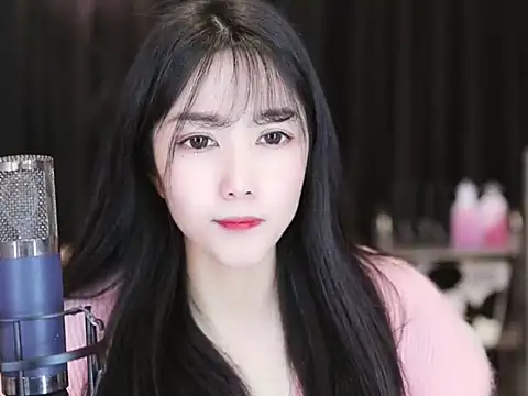 Snapshot of Nuyoah-77 chatting on 12-22-24, 05:53 Nuyoah-77 online show from 12-22-24, 05:53