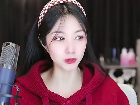 Snapshot of Nuyoah-77 chatting on 01-09-25, 04:17 Nuyoah-77 online show from 01-09-25, 04:17