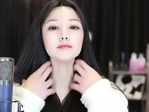 Snapshot of Nuyoah-77 chatting on 01-13-25, 02:00 Nuyoah-77 online show from 01-13-25, 02:00