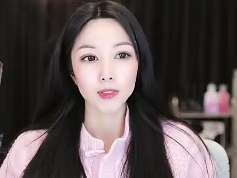 Snapshot of Nuyoah-77 chatting on 01-17-25, 07:05 Nuyoah-77 online show from 01-17-25, 07:05