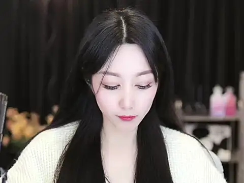 Snapshot of Nuyoah-77 chatting on 01-18-25, 03:49 Nuyoah-77 online show from 01-18-25, 03:49