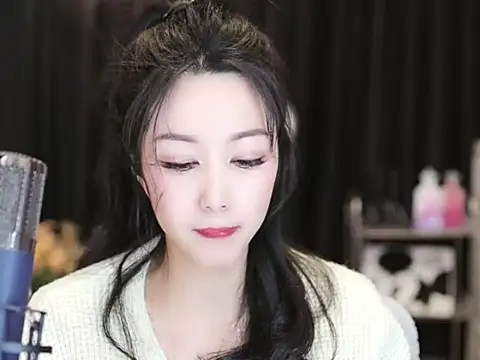 Snapshot of Nuyoah-77 chatting on 01-19-25, 03:53 Nuyoah-77 online show from 01-19-25, 03:53