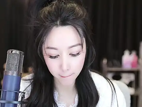 Snapshot of Nuyoah-77 chatting on 01-19-25, 07:04 Nuyoah-77 online show from 01-19-25, 07:04