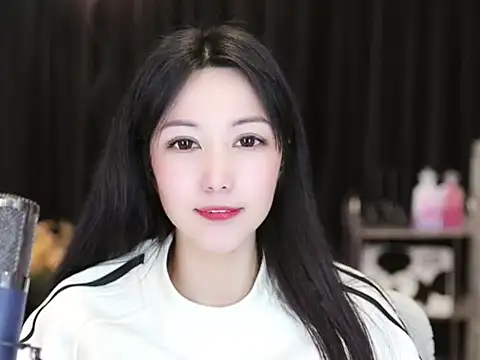 Snapshot of Nuyoah-77 chatting on 01-21-25, 04:05 Nuyoah-77 online show from 01-21-25, 04:05