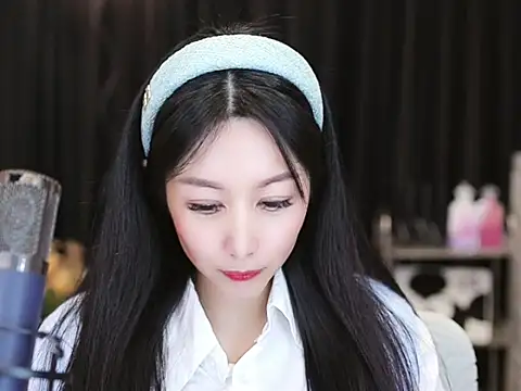 Snapshot of Nuyoah-77 chatting on 01-23-25, 07:07 Nuyoah-77 online show from 01-23-25, 07:07