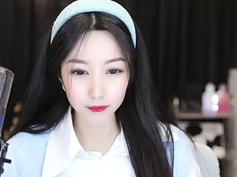 Snapshot of Nuyoah-77 chatting on 02-07-25, 06:02 Nuyoah-77 online show from 02-07-25, 06:02