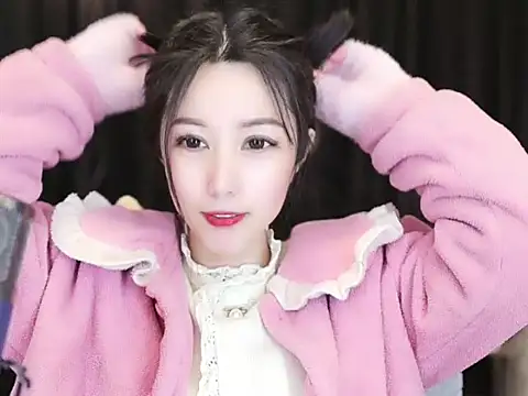 Snapshot of Nuyoah-77 chatting on 02-08-25, 05:08 Nuyoah-77 online show from 02-08-25, 05:08