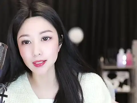 Snapshot of Nuyoah-77 chatting on 02-09-25, 06:05 Nuyoah-77 online show from 02-09-25, 06:05