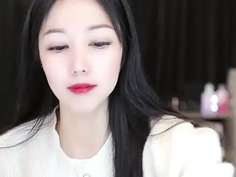 Snapshot of Nuyoah-77 chatting on 02-10-25, 02:37 Nuyoah-77 online show from 02-10-25, 02:37