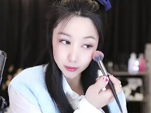 Snapshot of Nuyoah-77 chatting on 02-15-25, 02:55 Nuyoah-77 online show from 02-15-25, 02:55