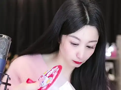 Snapshot of Nuyoah-77 chatting on 02-16-25, 03:05 Nuyoah-77 online show from 02-16-25, 03:05